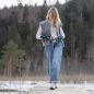Preview: Samt Pulswärmer Tragebeispiel am See